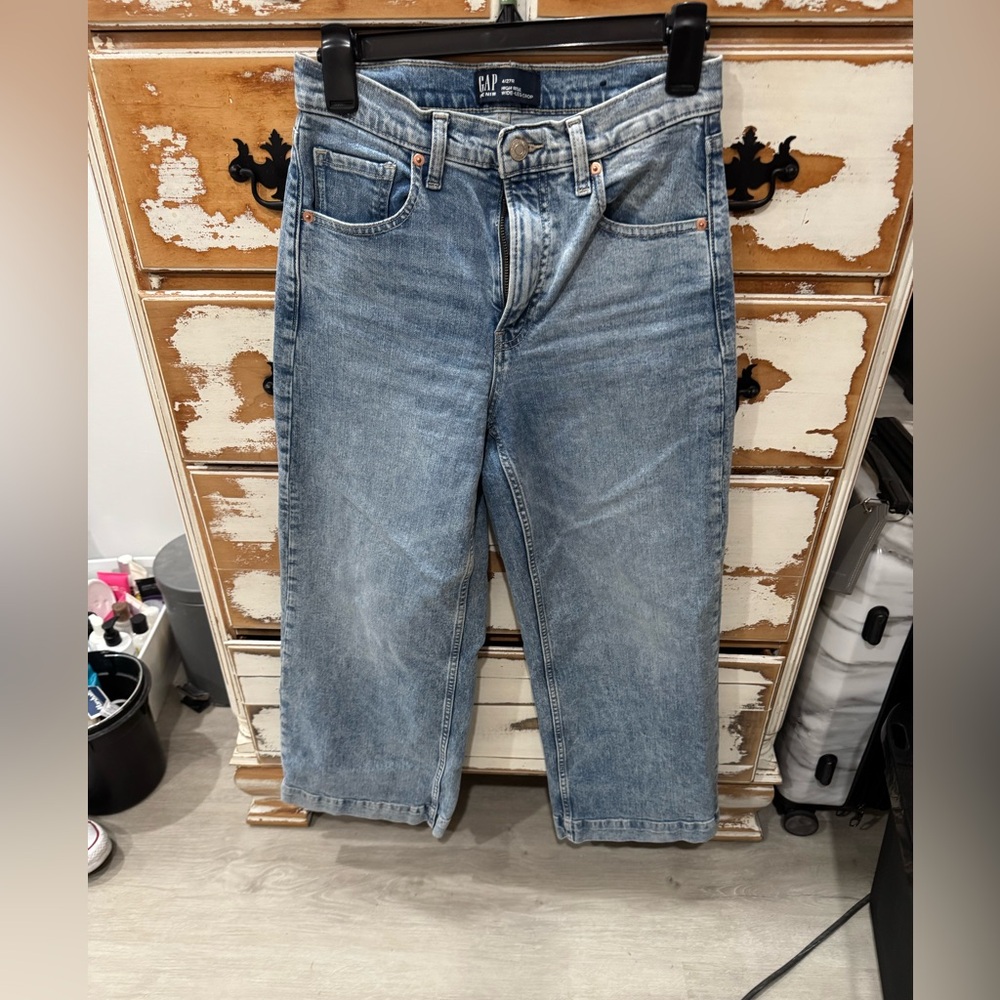 Gap wide leg cropped jeans